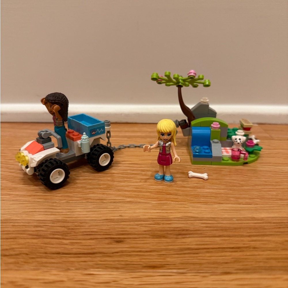 LEGO friends Vet Clinic Rescue Buggy. EUC. 100 pieces. Cute dog